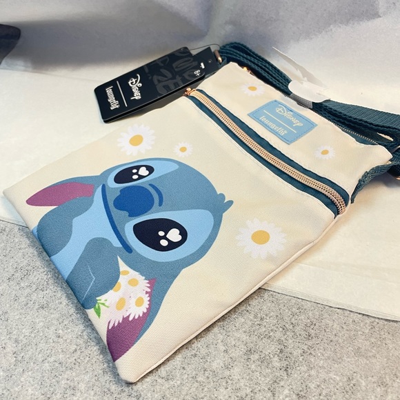 Loungefly Disney Lilo & Stitch Daisies Passport Crossbody Bag 7”x9” - Picture 8 of 10
